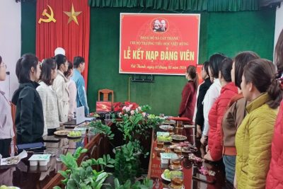 CHI BỘ TRƯỜNG TIỂU HỌC VIỆT HÙNG TỔ CHỨC LỄ KẾT NẠP ĐẢNG VIÊN MỚI