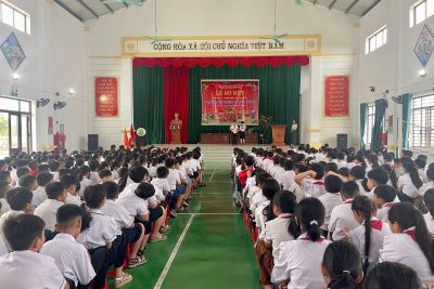 Ngày hội đọc sách trường tiểu học Việt Hùng